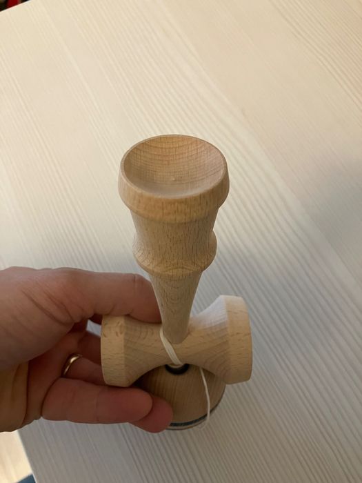 Kendama sticky și cauciucată