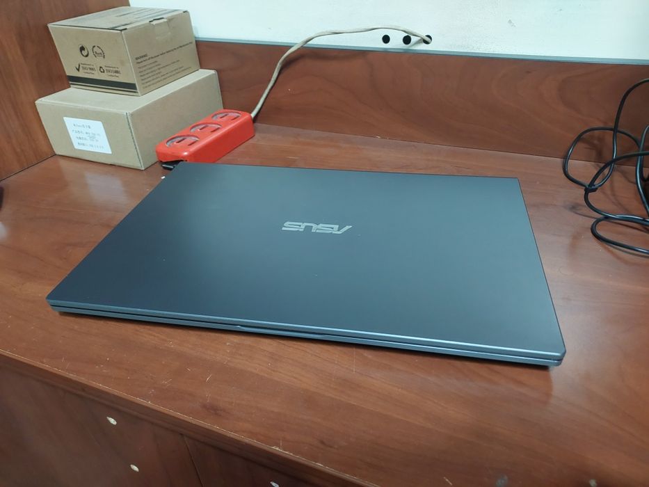 Asus X509F/i5 8265U/nVidea MX110/8gb/256gb