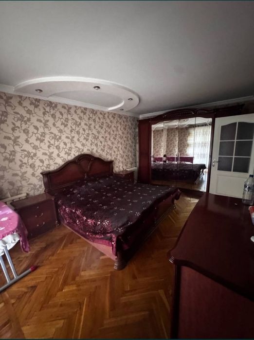 Срочно продаю 3х комнатную 77-серию в центре, Айбек Космонавты (157)
