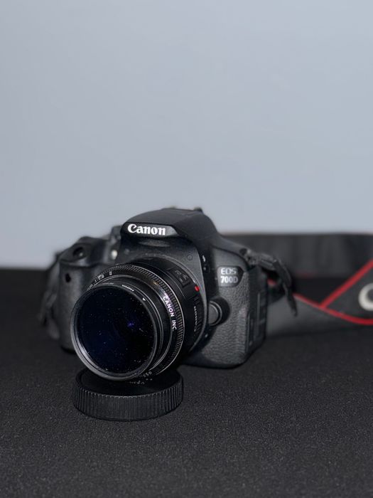 Canon EOS 700D + două obiective + card 256GB – stare bună