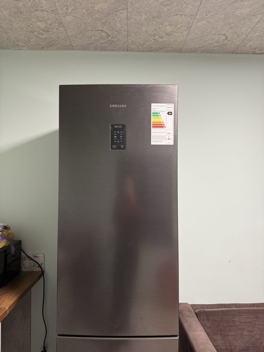 Холодильник Samsung