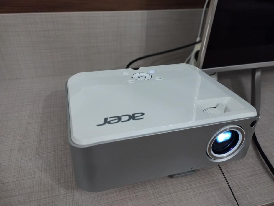 Проектор Acer H7532BD  Full HD