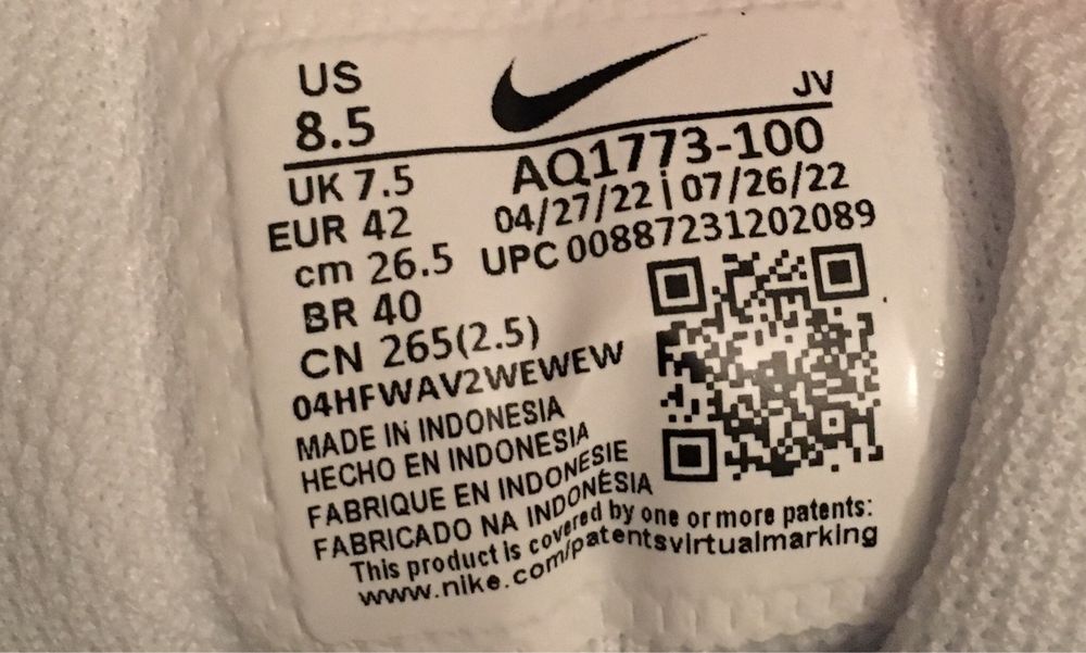 Nike AQ1773‑100 (2022 )