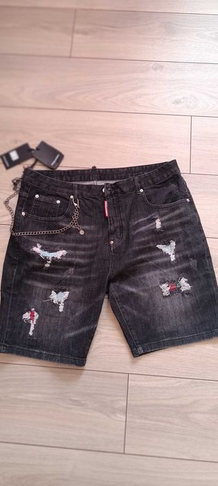 De vânzare pantalonii Dsquared2