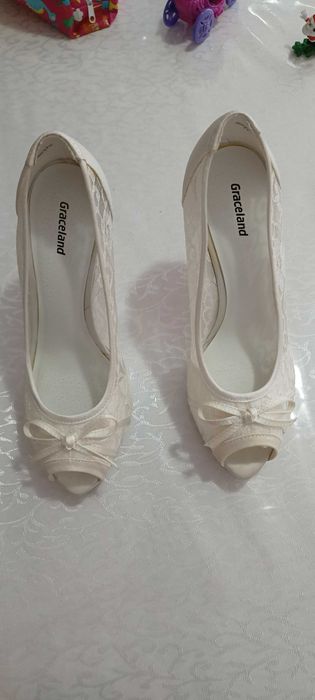 Vand pantofi de mireasa