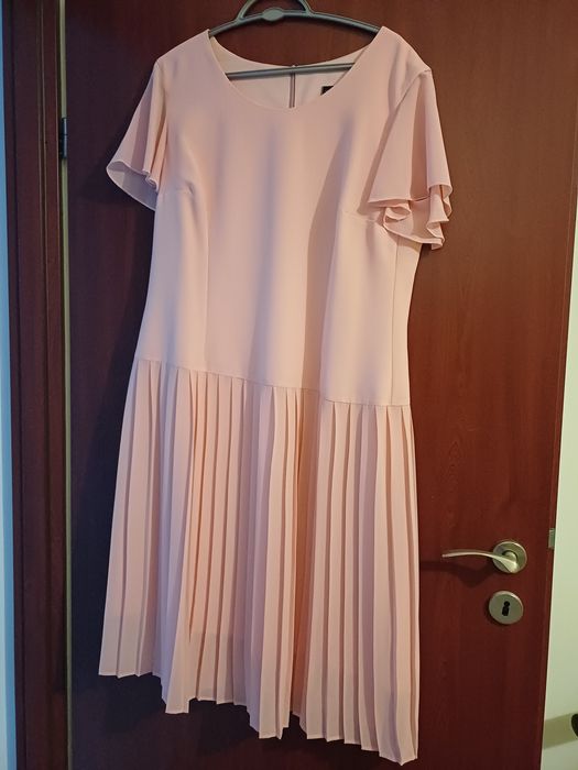 Fuste gri noi cu eticheta si rochii lungi noi