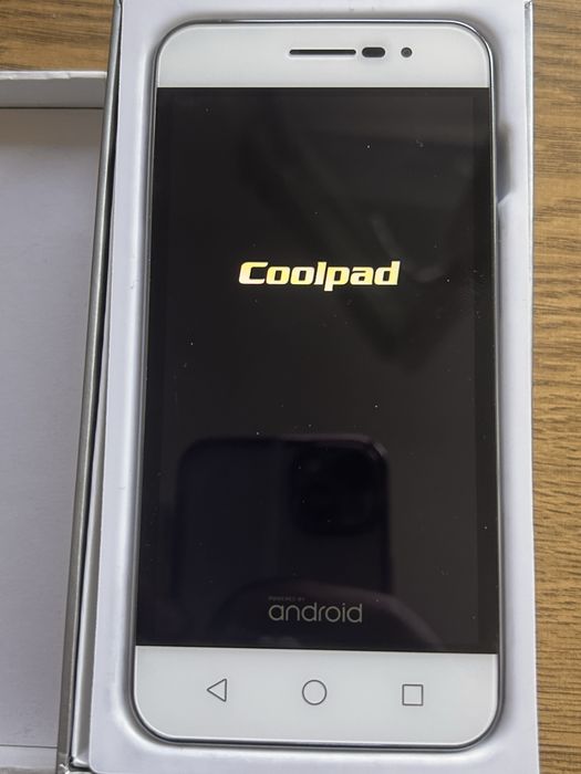 Нов мобилен телефон Coolpad Porto Е560, бял