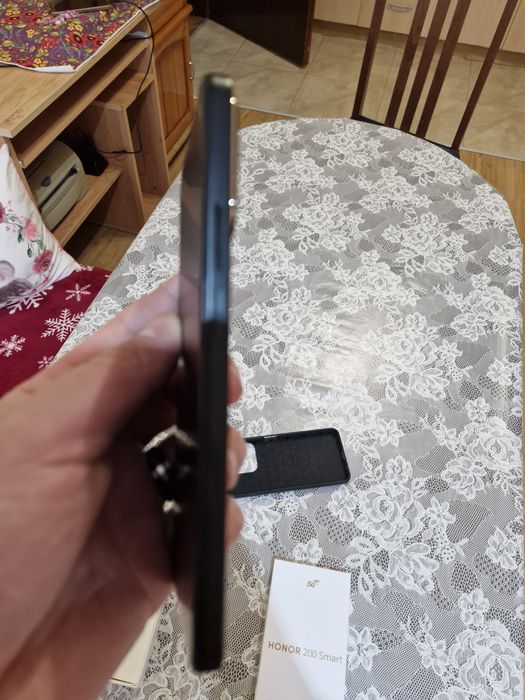 Продавам телефон Honor 200 Smart