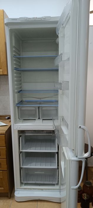 Холодильник Indesit