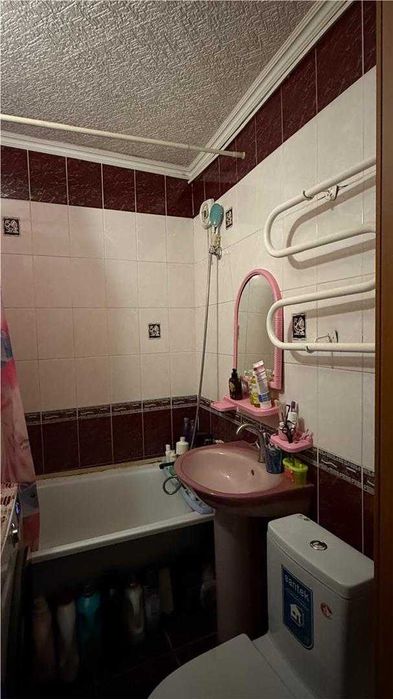 продам 2 комнатную с мебелью