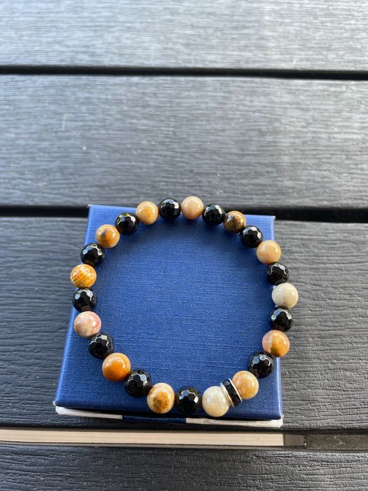 Гривни от естествени камъни