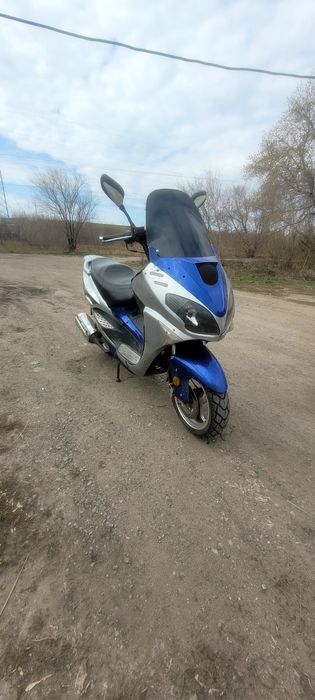 Продаю скутер 150 кубов