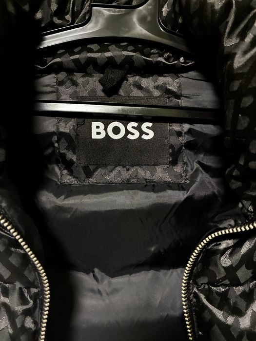Мъжки елек Boss чисто нов
