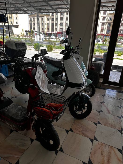Mototsikl va elektr skuterlar sotiladi!i