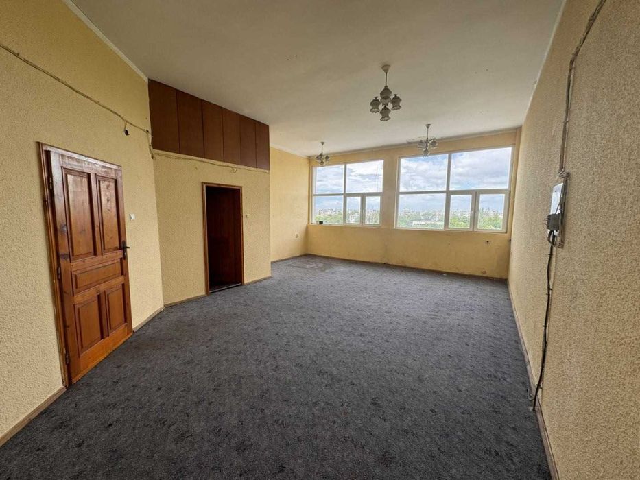 Етаж с офис помещения за продажба кв. Родина 1