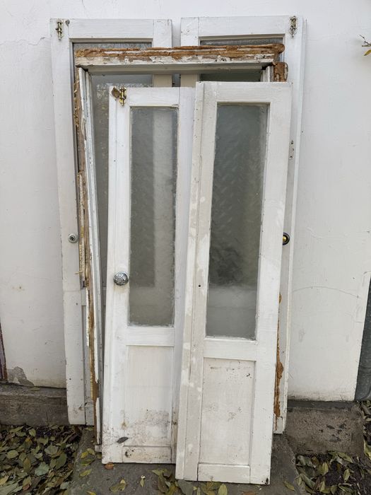 Двери деревянные.