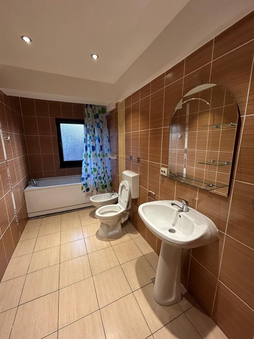 Închiriez casa zona de nord a Bacaului