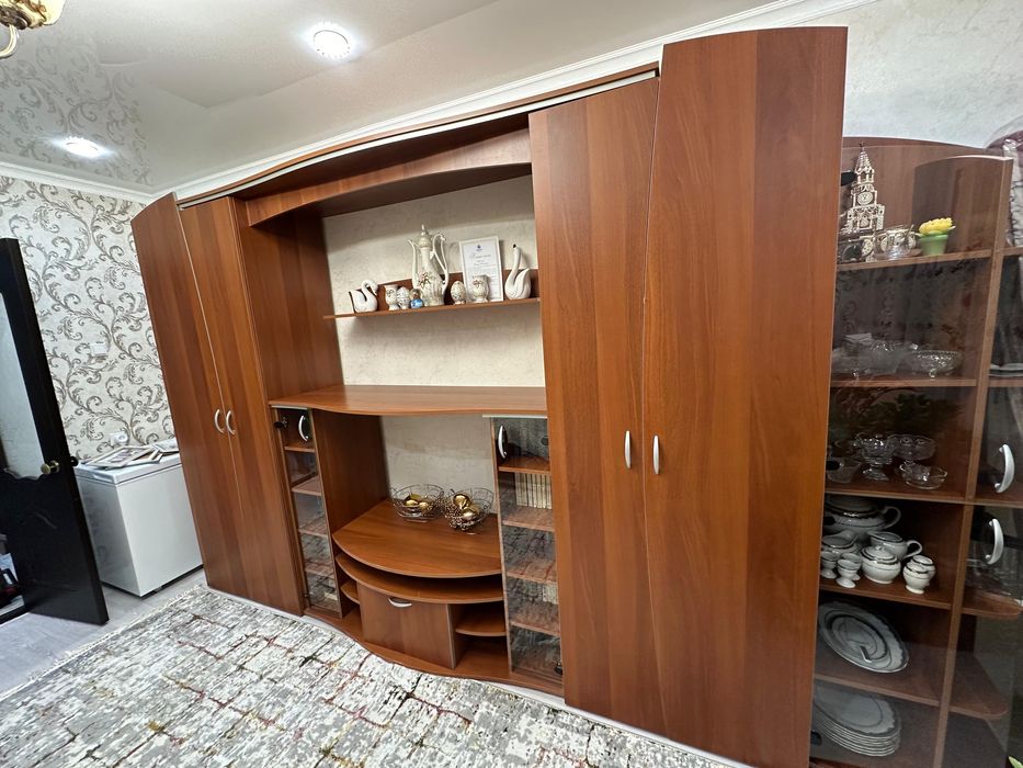 Продам горку-стенку для гостинной