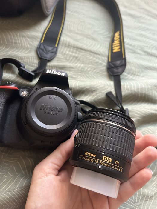 Nikon D5600.