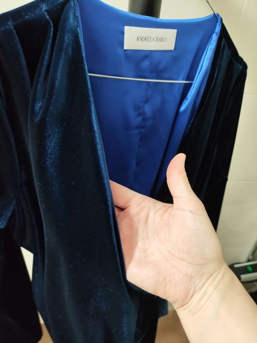 Rochie catifea (Andreea Raicu)