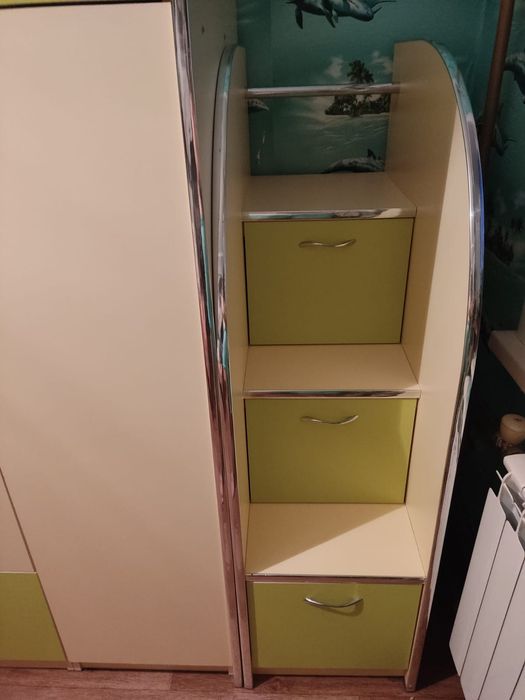 Продам детскую кровать б/у.