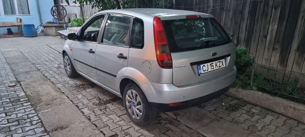 Vând Ford fiesta