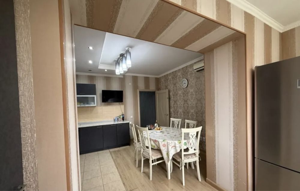 Продам 4х комн квартиру в центре Батыса