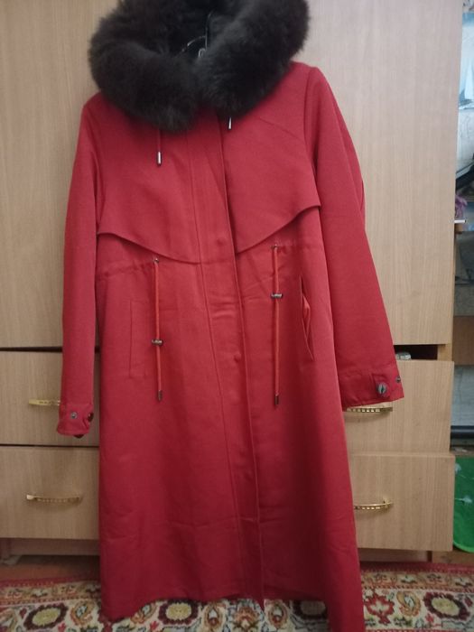 Продам парку  почти новая  одевала 1 раз