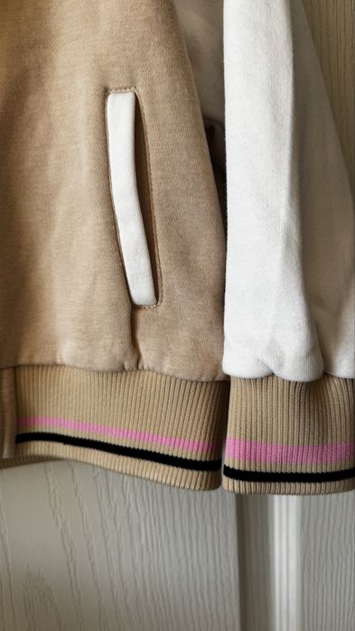 Продам бомбер на девочку