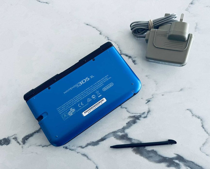 Nintendo 3DS XL Blue с 75 игри Pokemon Zelda Mario Нинтендо