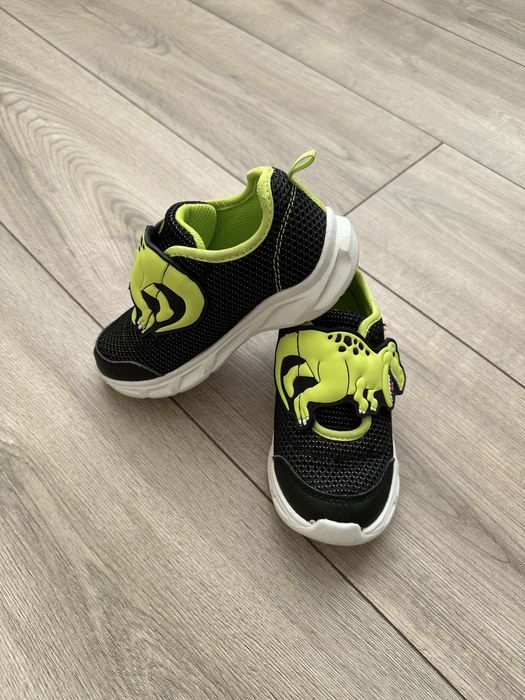 Продам кроссовки Carter’s