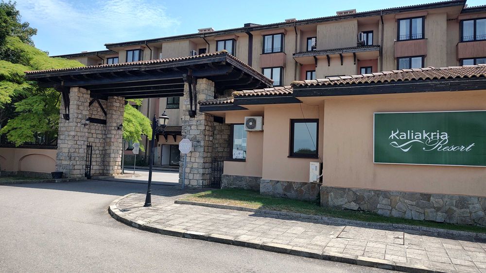 Продава се Тристаен апартамент в Каварна - 130 кв.м за 1616 €/кв.м - Снимка #4