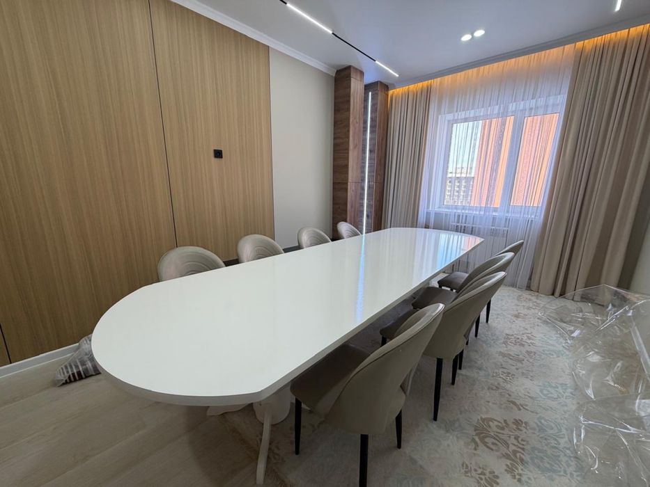 Стол со стульями