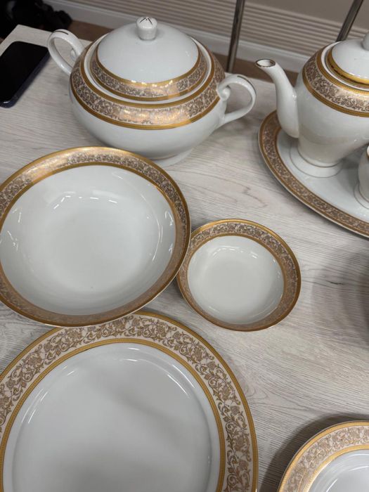 Сервиз на 24 персон