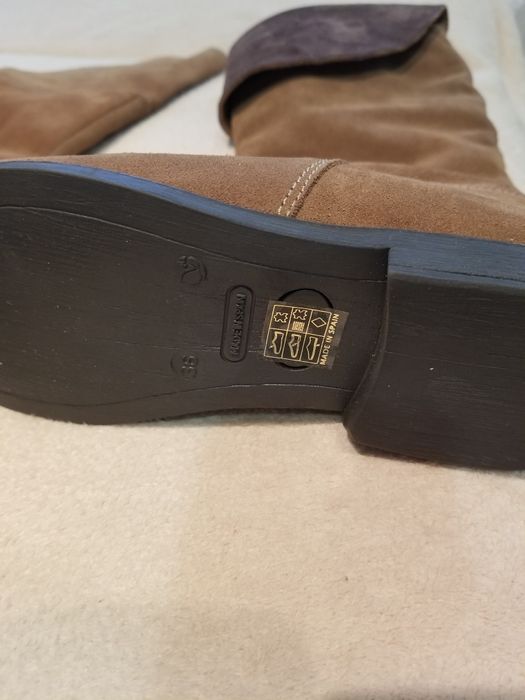 Cizme nr 36 noi piele întoarse