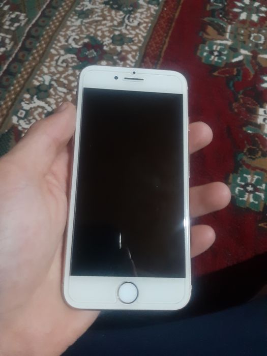 IPhone 8 udar xotira 64tali