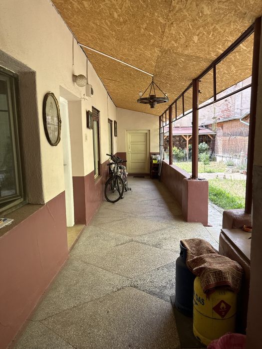 Casă de vânzare în zonă centrală – 3 apartamente cu CF separat – ideală pentru investiție