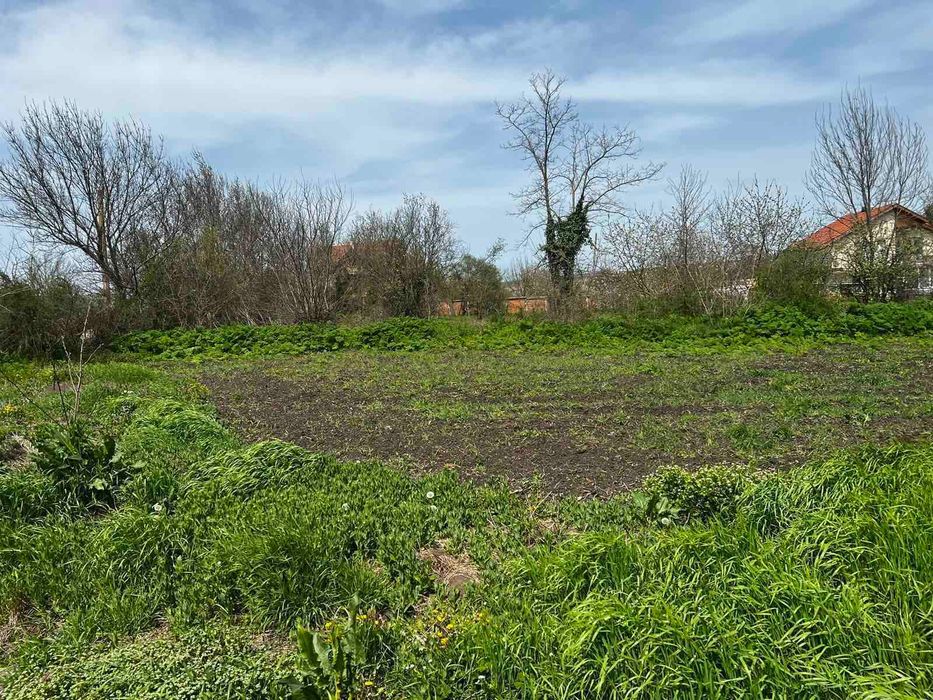 Двуетажна къща с двор в с.Ливада, до Бургас