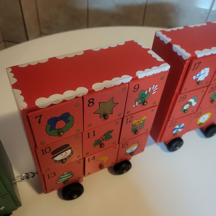 Decoratiune Craciun din lemn  sub forma de trenulet