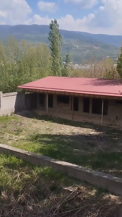 chorvoq Bochkada taraf qizil suvda uchaska sotiladi yer hisob gaz bor