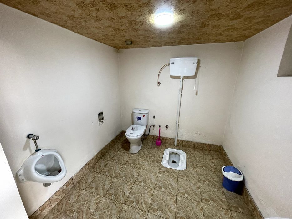 уй сотилади участка 10 соток 10 хона уй катта оилага мулжалланган