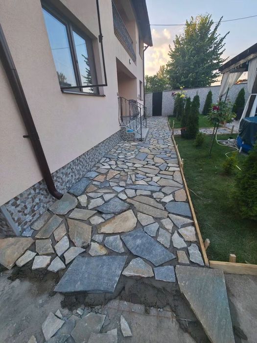 Piatra naturala de munte rezistentă la trafic greu. Asiguram transport și montaj in toată țara