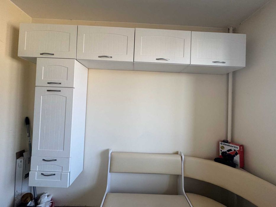 Кухня ИРИМ City 766 с уреди, допълнителни шкафове и кухненски диван