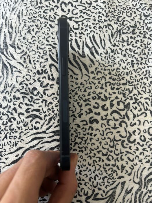 Продам Айфон 13 128гиг