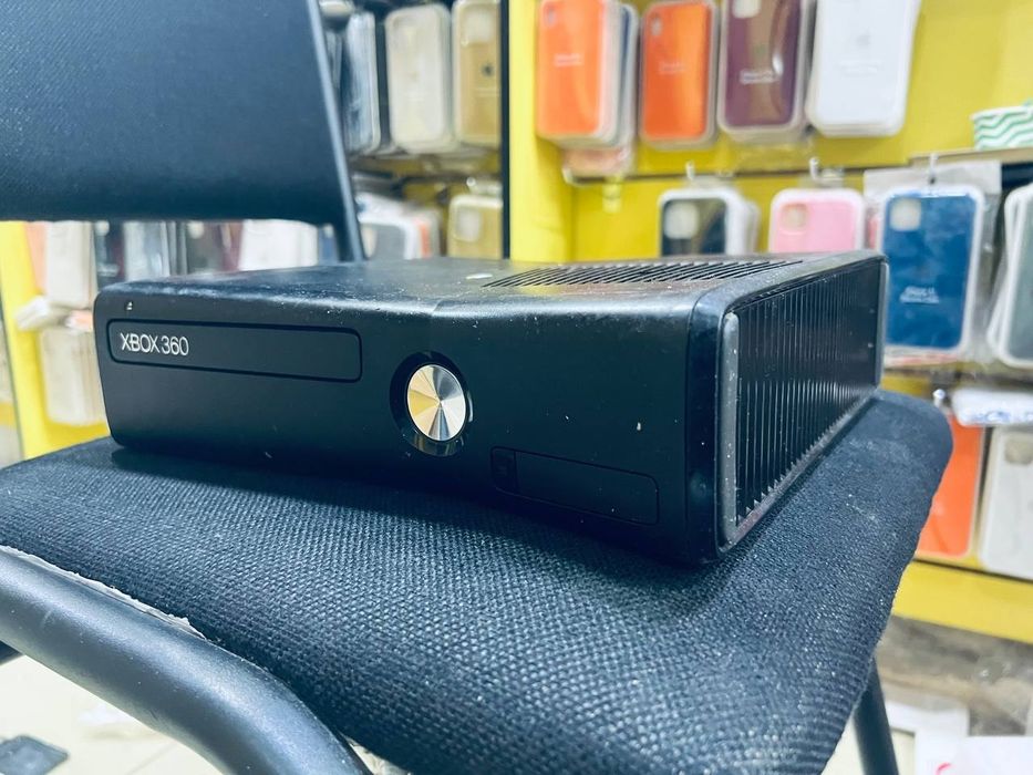 Xbox 360 S 1TB sotiladi