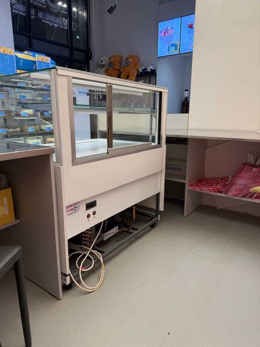 Витринный холодильник
