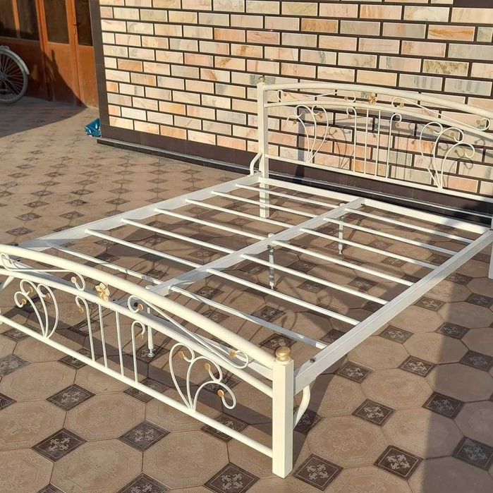 Двух спальная кровать железная