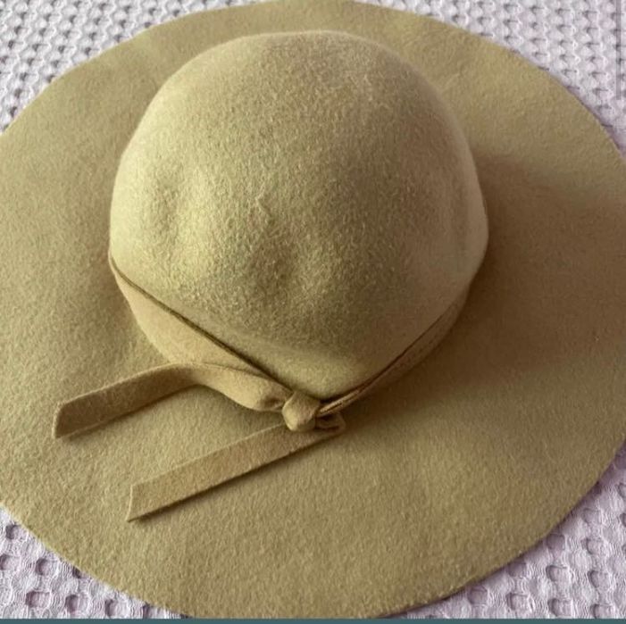 Дамски шапки 4броя