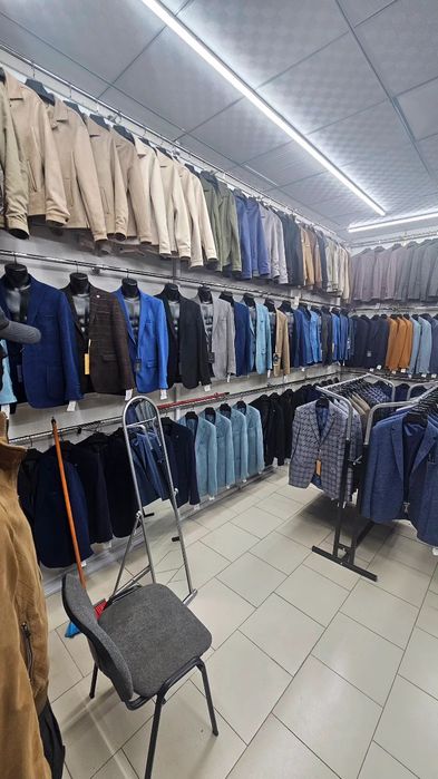 Продаётся бутик с товаром , точка наработаная.