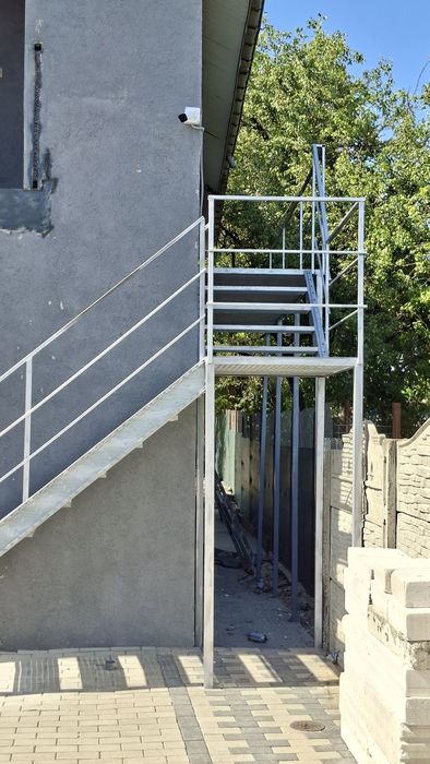 Vând scarii metalice zincate galvanizate la cela mai mic preț din România